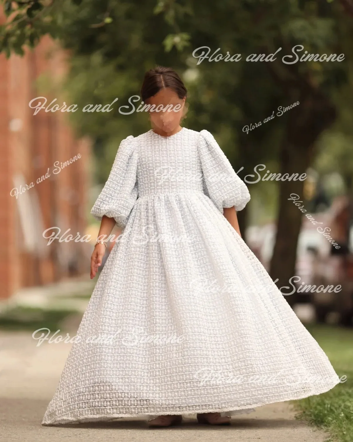 Молочное кружевное тюлевое платье с