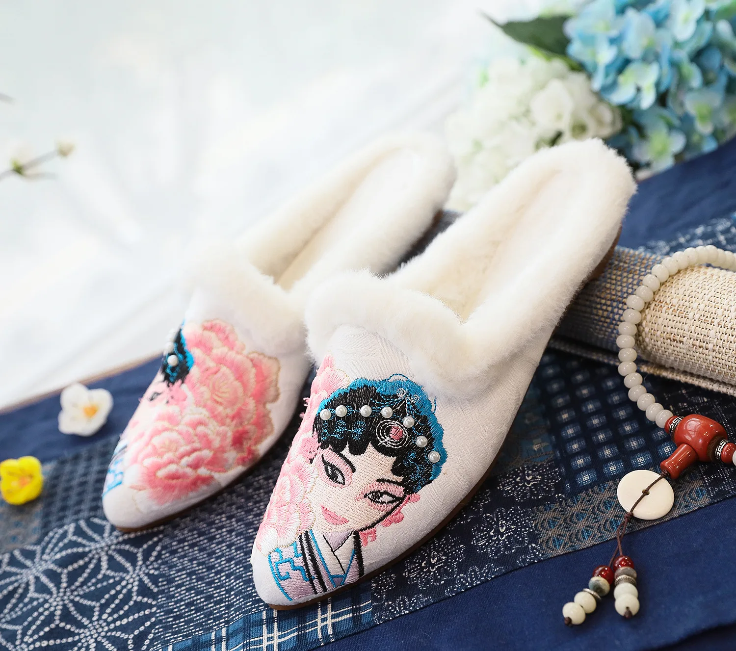 Unique Ethnic Cotton Slipper Pointy Fashion Chinese National Style Embroidered Cloth Shoe Women Oriental Trend Shoes