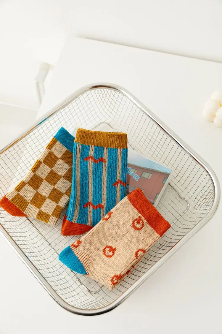 Vintage karierte gestreifte Kinder-Crew-Socken, weiche, atmungsaktive Baumwolle, Retro-geometrische Socken für Jungen und Mädchen, Alltagssocken für die Schule und Freizeit – Detail 5