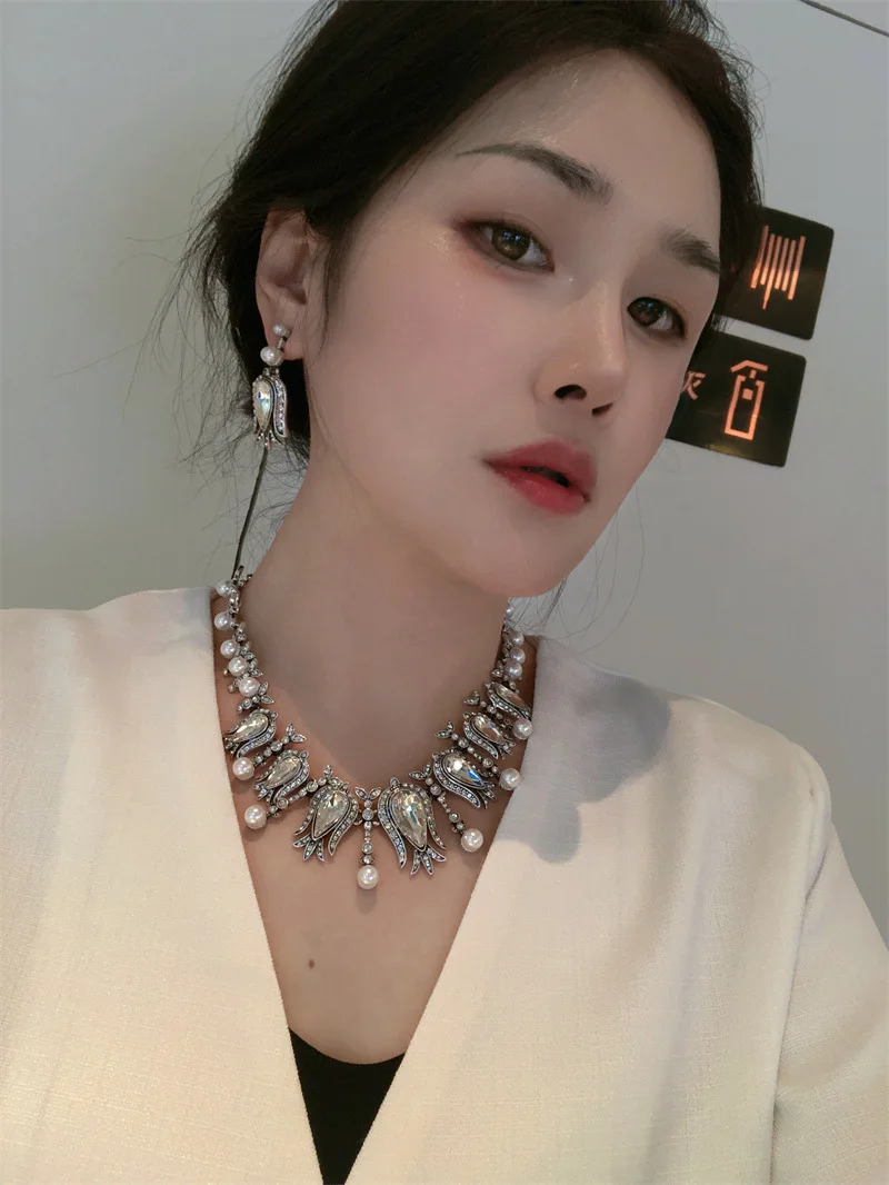 Women Tulip Flower Necklace Exaggerated Retro Power Earrings Set 2024