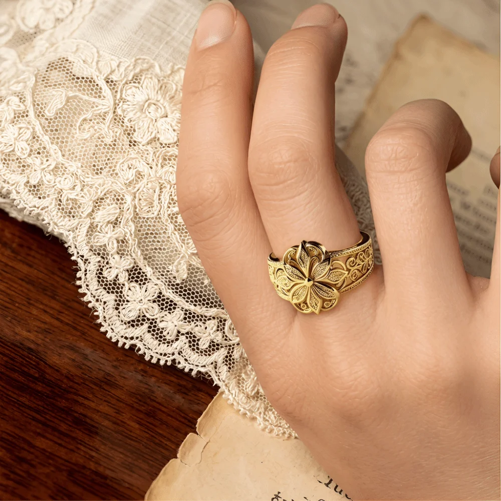 Fashion Elegant Hollow Carved Ring Light Luxury Vintage Finger Jewelry Simple Alloy Flower Ring Party