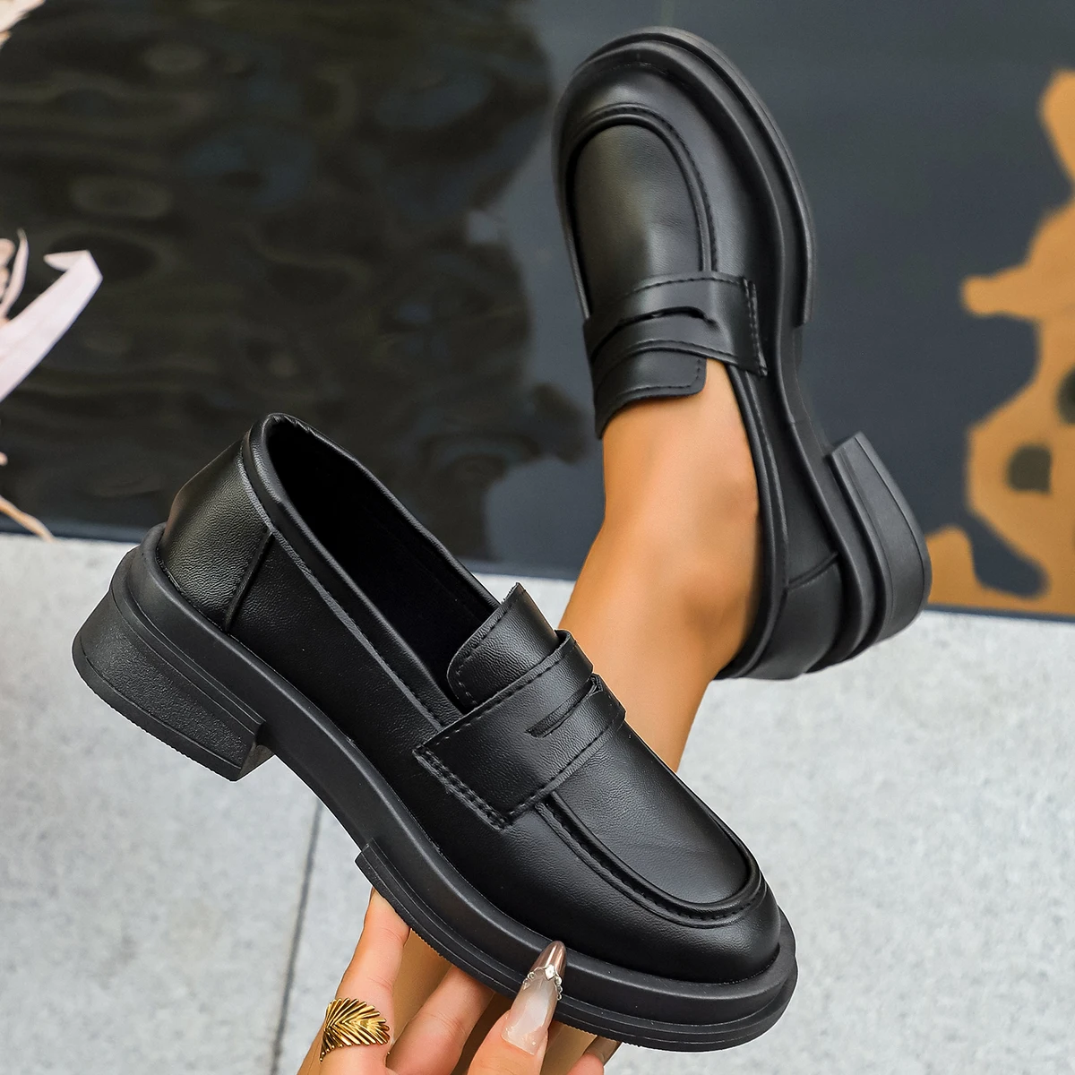 المرأة بيني المتسكعون Preppy موحدة أحذية منصة الموضة منتصف الكعب مضخات الإناث جلد أسود لينة سوليد الانزلاق على حذاء كاجوال