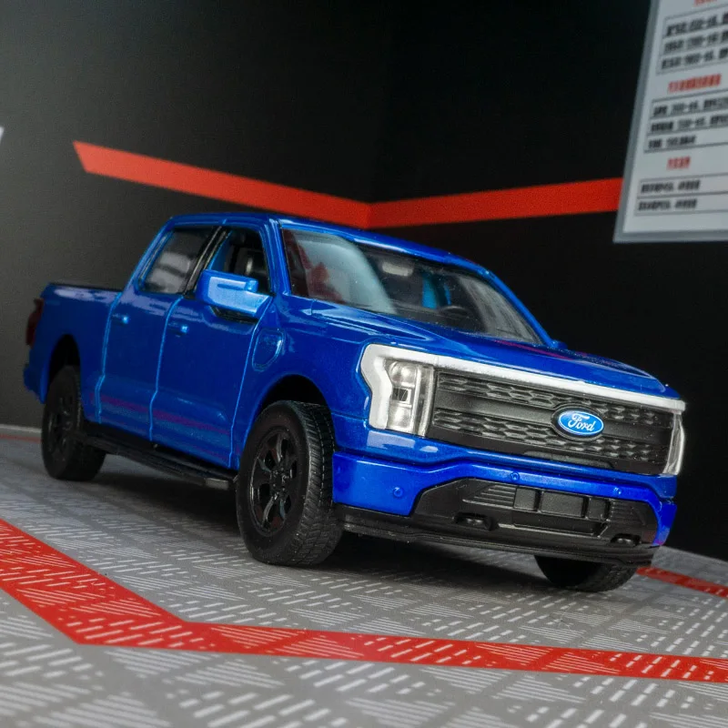 

1:36 модель Ford F150 New Energy 2022 с зарядной стопой, модель автомобиля из сплава, подходящая для коллекции и может подарить в подарок