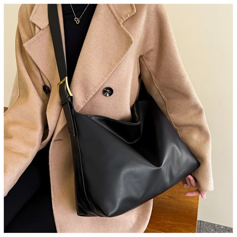 Women's Leather Tote Bag with Large Capacity Simple and Versatile Commuting Bag Fashion Shoulder Crossbody Bags for Women Bolsas