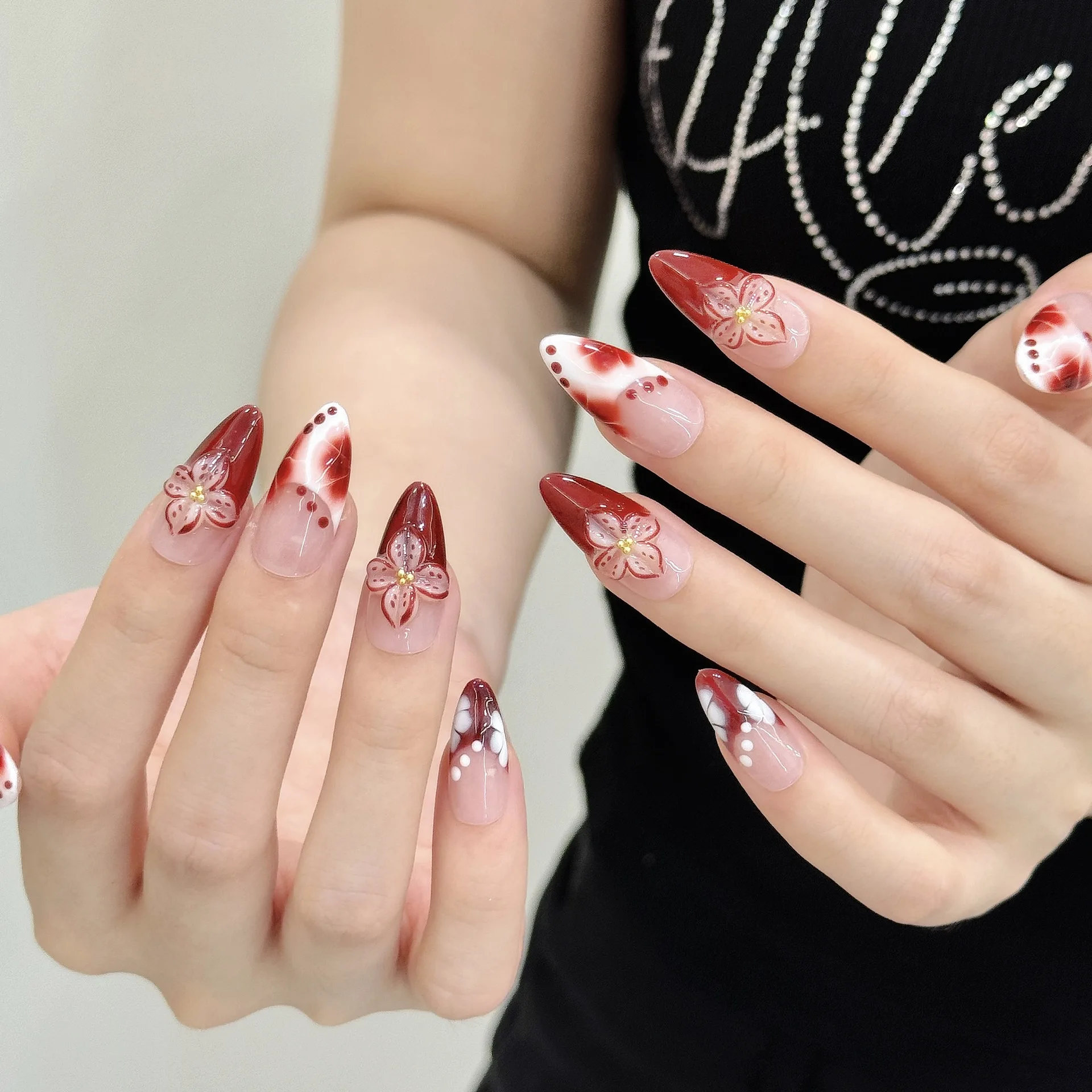 10 SZT. Luksusowe Ręcznie Robione Paznokcie Dociskane Migdałowe Ręcznie Malowane Halo Barwione Wzory z 3-CZĘŚCIOWYM Zestawem Narzędzi Klej do Paznokci