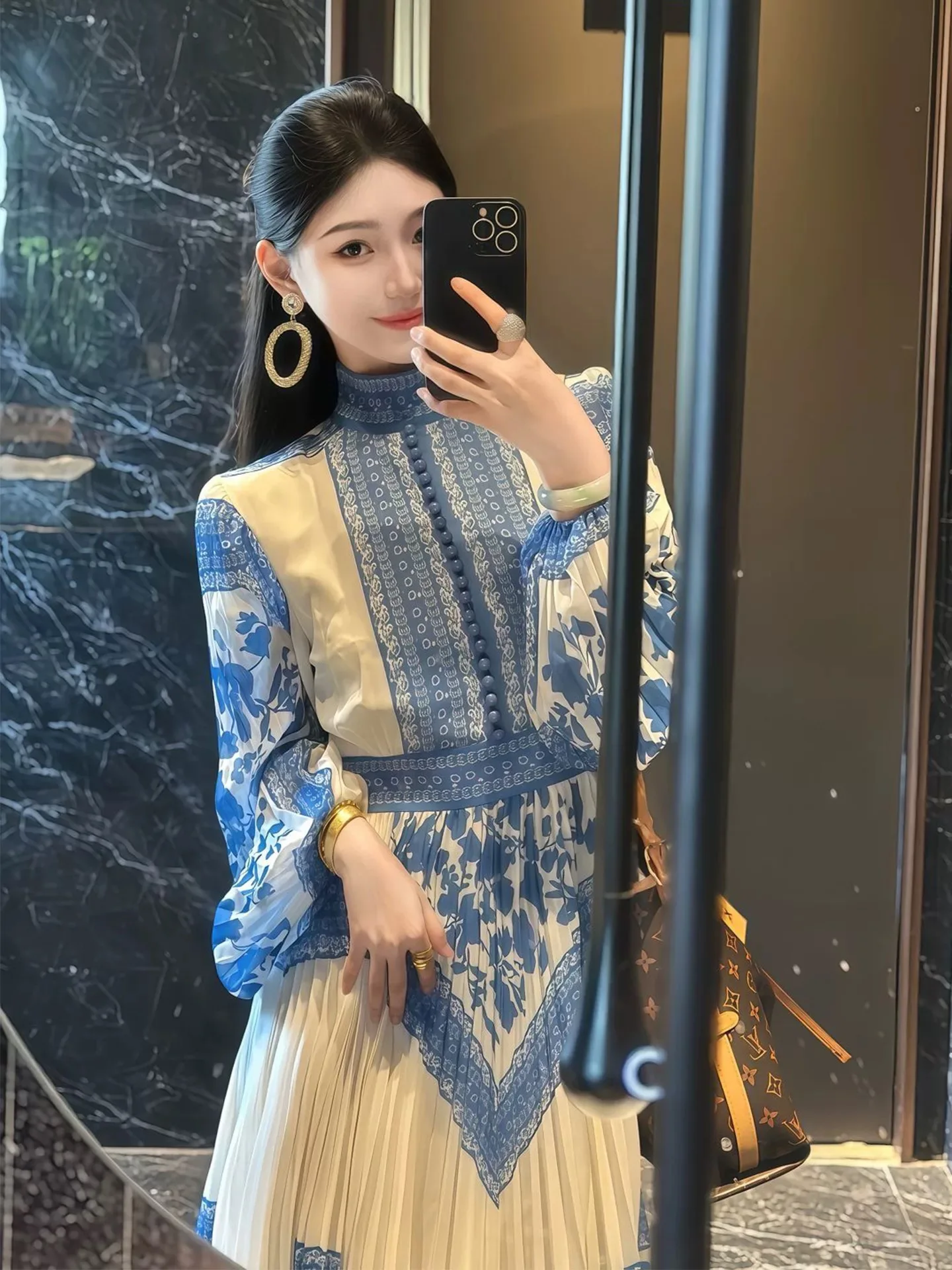 Elegant Blue Floral Print Pleated Dress for Important Occasions Beautiful Cold Tone Summer Dress Ladies Long Sleeve Polyester...