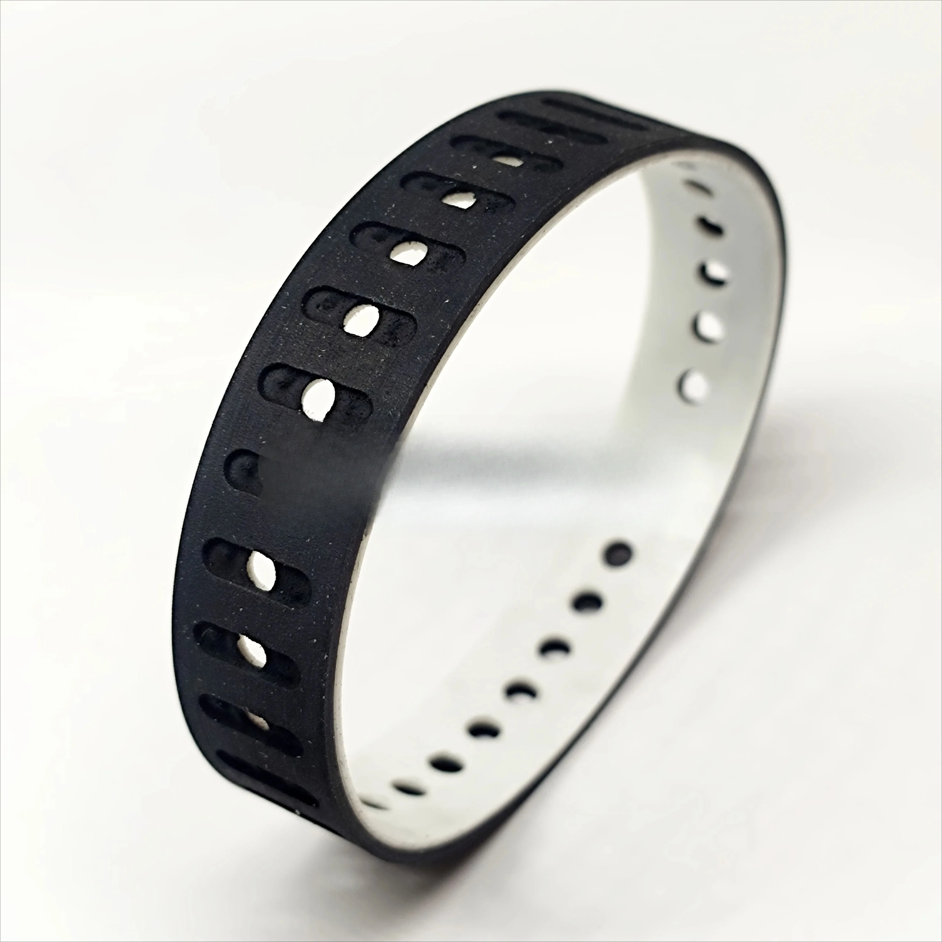 4PCS High Quality P7721771 Slotting Slow Down Belt 235X16X2.3mm Or 235X15.5X2.3mm 32 Holes For KBA 105 Offset Printing Parts