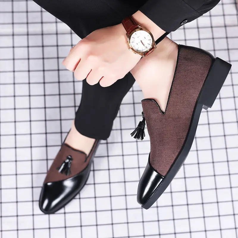 

Мужские туфли из мягкой кожи с круглым носком и кисточками. Роскошная распродажа. Удобная элегантная обувь без шнуровки. Новая дизайнерская мужская повседневная обувь.