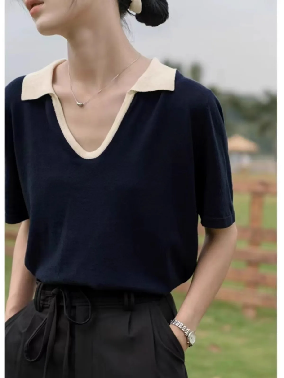 

French contrasting V-neck short-sleeved ice silk knitwear women's summer high-grade chic shoulder T-shirt polo collar top thin