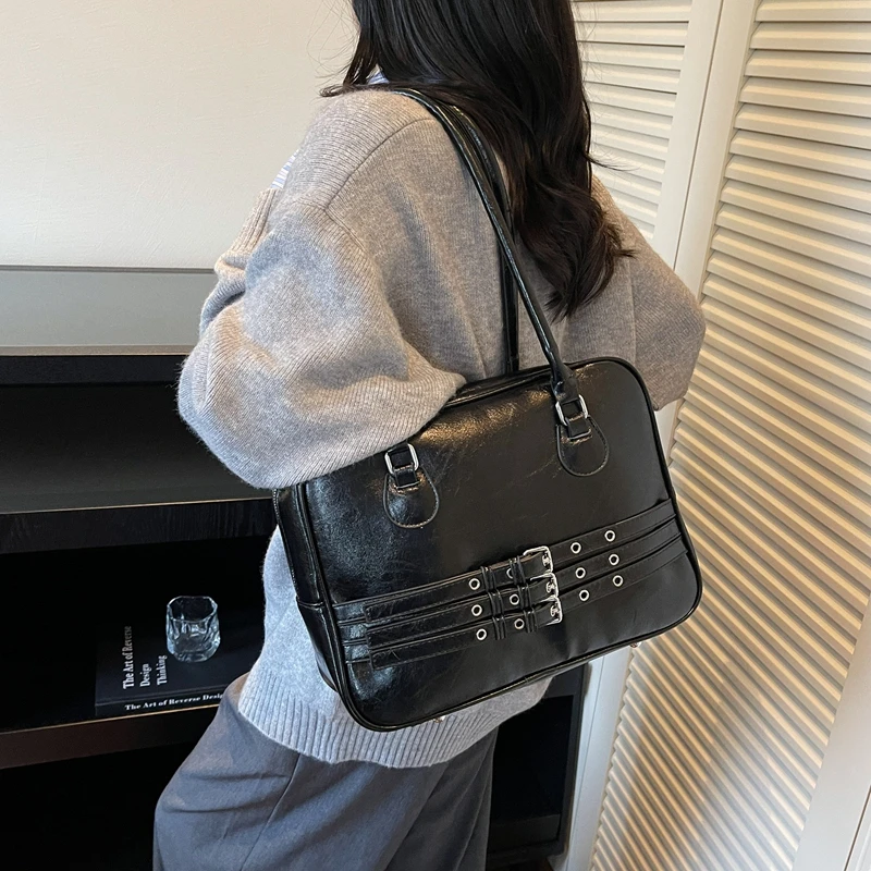 

Сплошной цвет из искусственной кожи, женская дизайнерская сумка Y2K, мотоциклетная сумка на плечо в стиле панк, женские сумки для боулинга большой вместимости