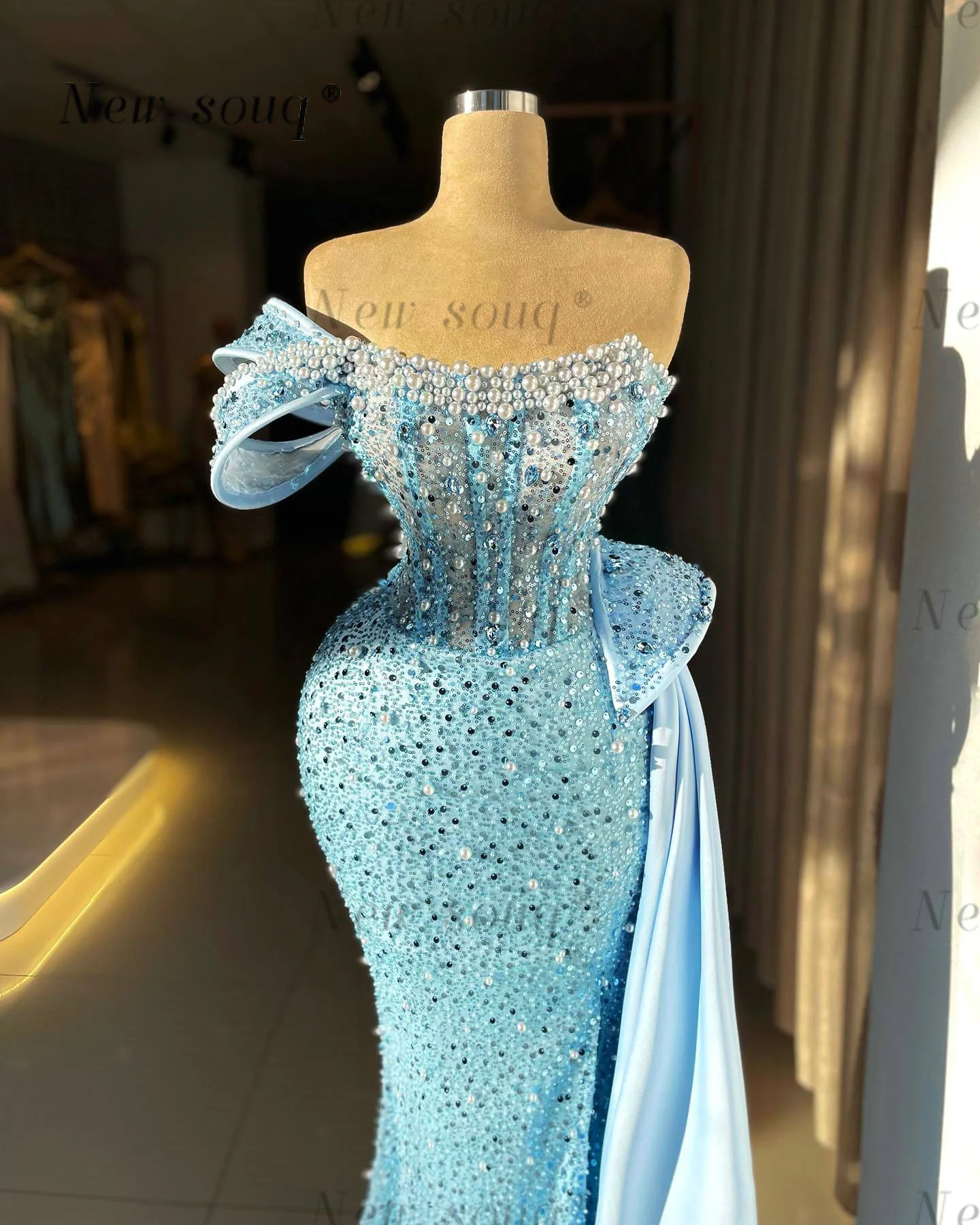 Sky Blue Pearls Beaded Sequins Long Strapless Evening Dresses with Side Tail Elegant Formal Mermaid Cocktail Party Gowns 2024