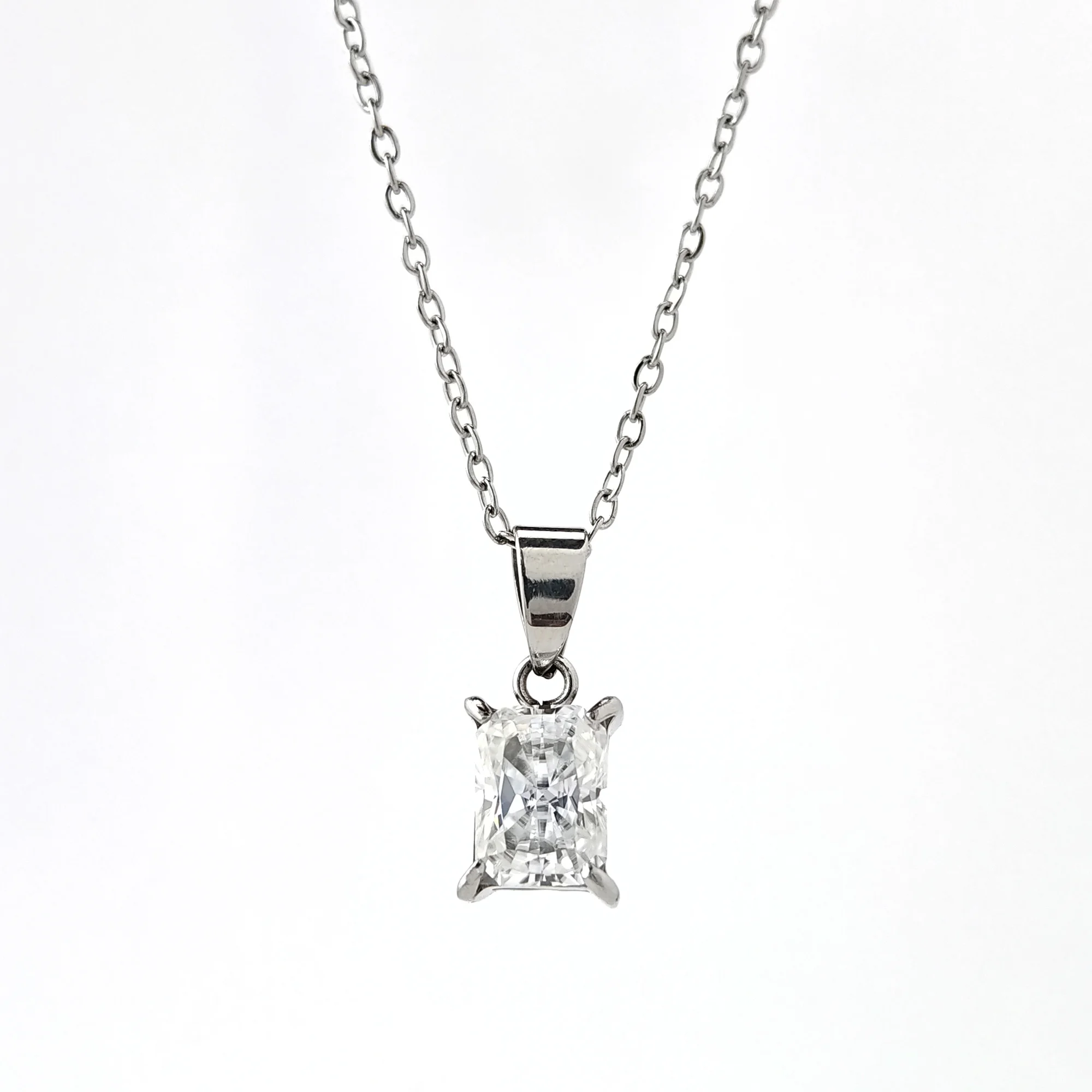 1pc 2.0Carat White Synthetic Moissanite Pendant Necklace, with A Fashionable Design, Is A Delicate Piece of Jewelry Suitable.