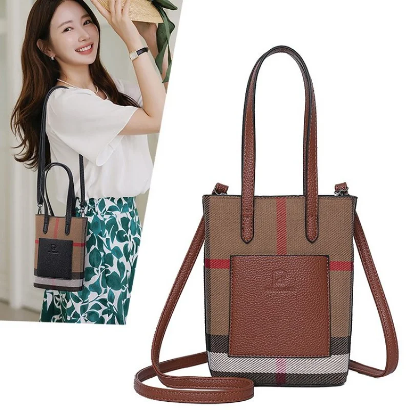 

Luxury Women's Tote Bag Made Of Fine Leather Boasting Casual Simple Vintage And Paris Trendy Neat Look ​