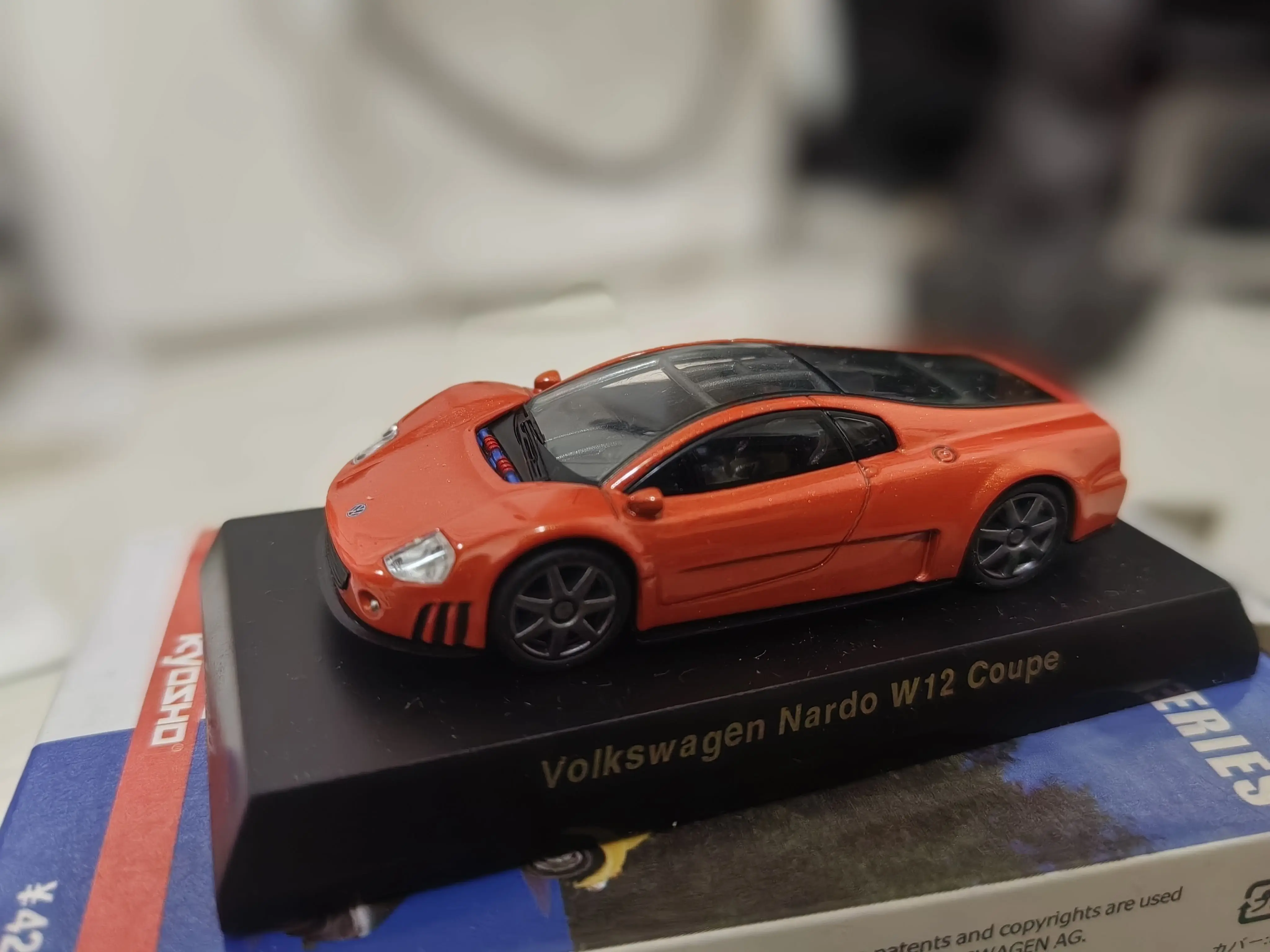 Die-cast 1:64 Scale Volkswagen Nardo W12 Coupe Orange Concept Supercar Simulation Alloy Car Model Collection Christmas Gift Toys