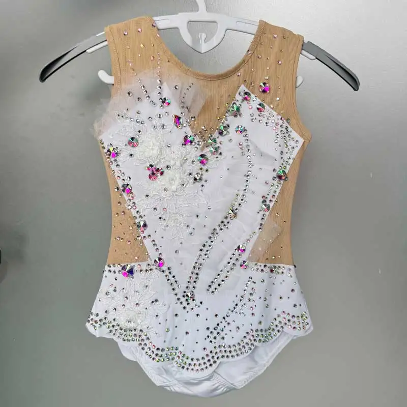 

Гимнастическая форма, костюм для соревнований, костюм для экзаменов по оценке уровня, костюм для выступлений, костюм для фигурного катания