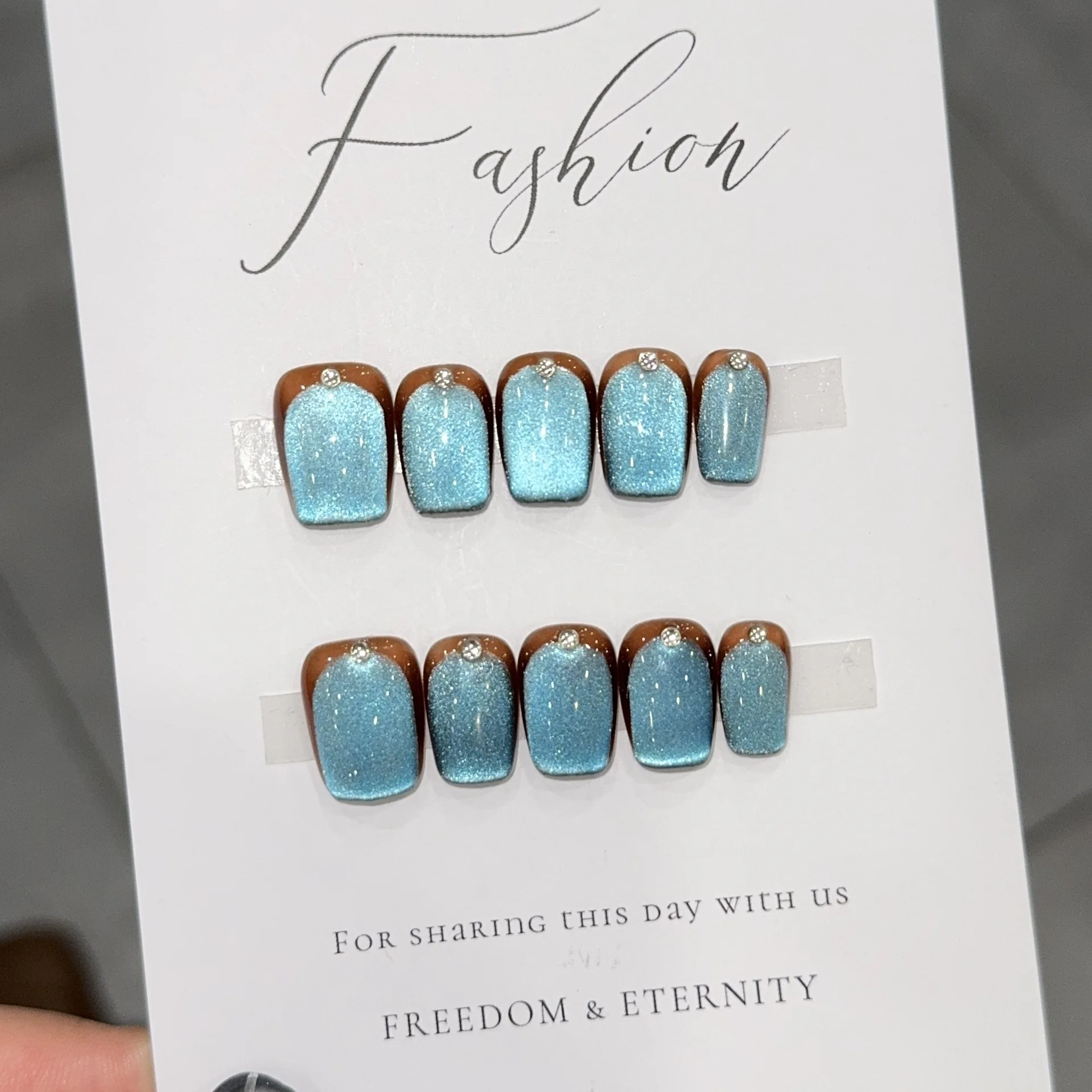 

10Pcs Handmade French Short Press On Nails Shiny Blue Brown Cat Eye Diamond Design Sweet Lovely False Nails Wearable Fake Nails