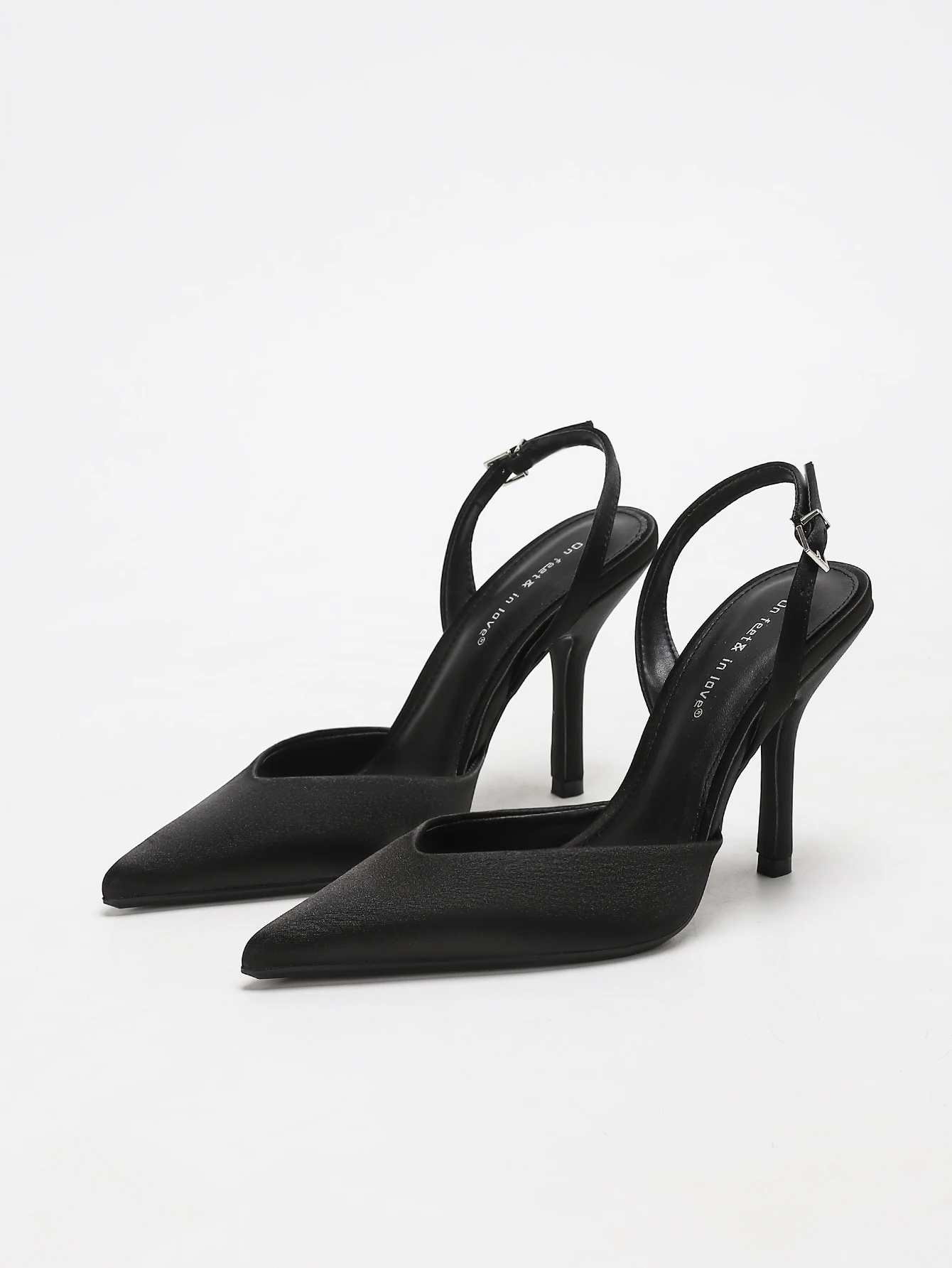 Damen-Sandalen aus elfenbeinfarbenem Satin mit spitzer Zehenpartie und Slingback-Absatz – Detail 6