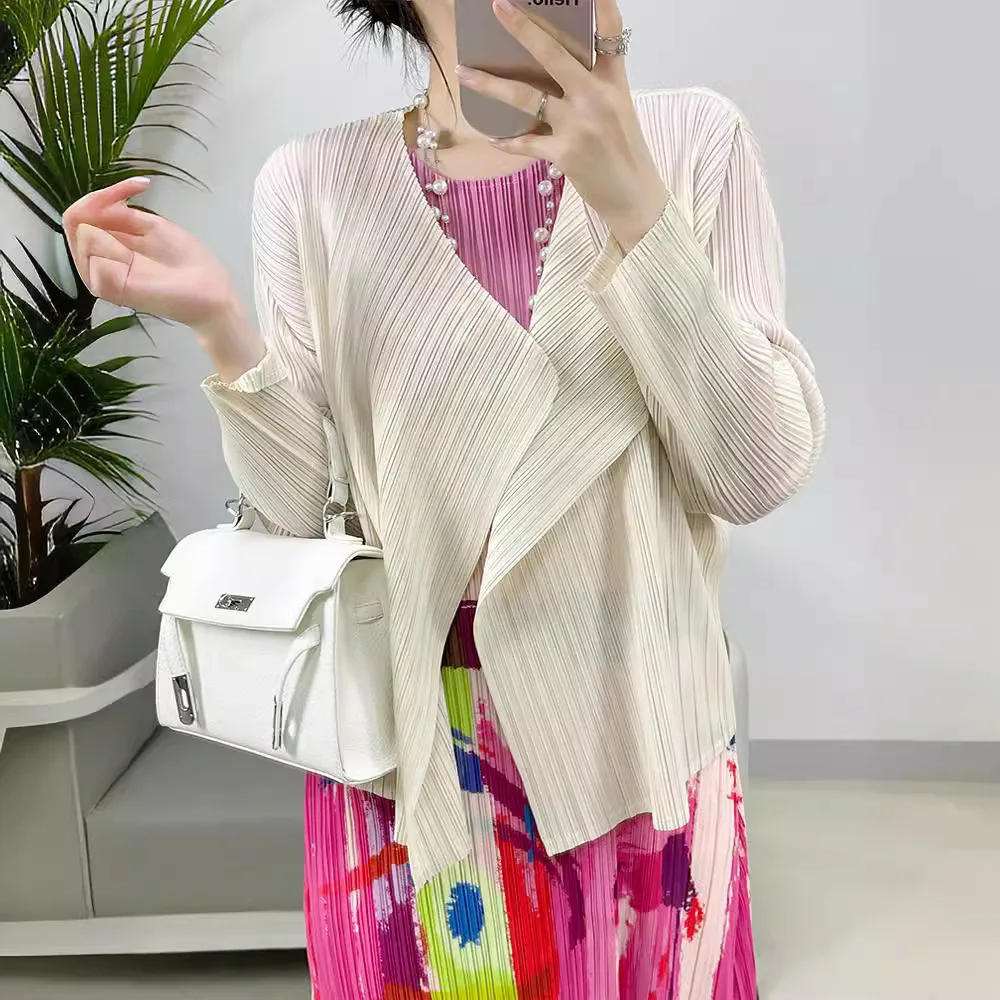 2024 New Miyake Pleated Casual Long-sleeved Thin Buttonless Outer Short Coat Top Korean Style Loose Versatile Women\'s Clothing