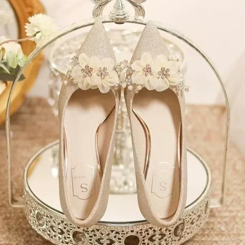 

Новинка 2023 года, женская обувь с острым носком, женские туфли на высоком каблуке, модные свадебные туфли с романтическим кристаллом и цветком, женские туфли-лодочки на тонком каблуке для невесты