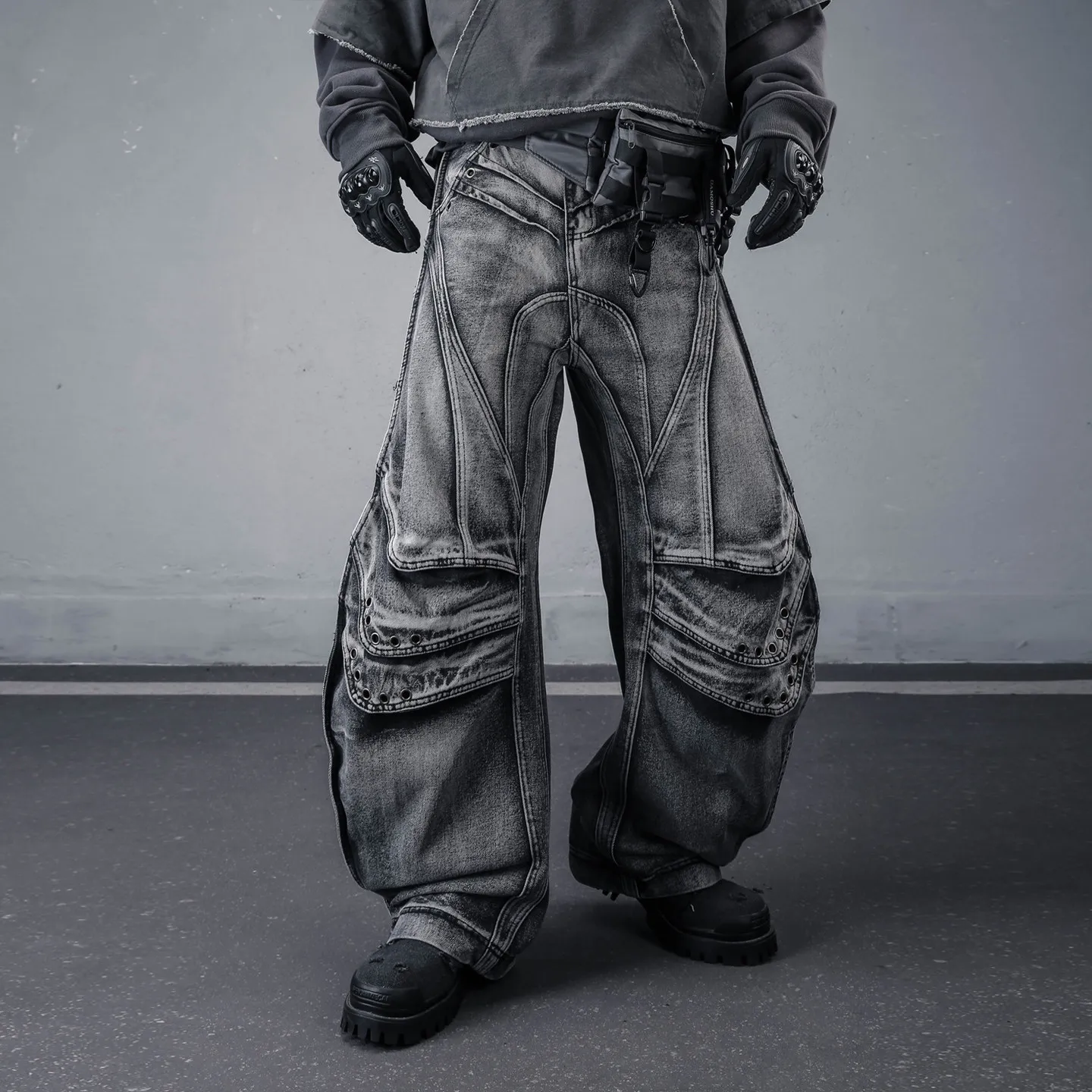 Designer Wasteland-style  mechanical deconstructed jeans, loose wide-leg matchet pants, edgy and cool street-worn mop pants.