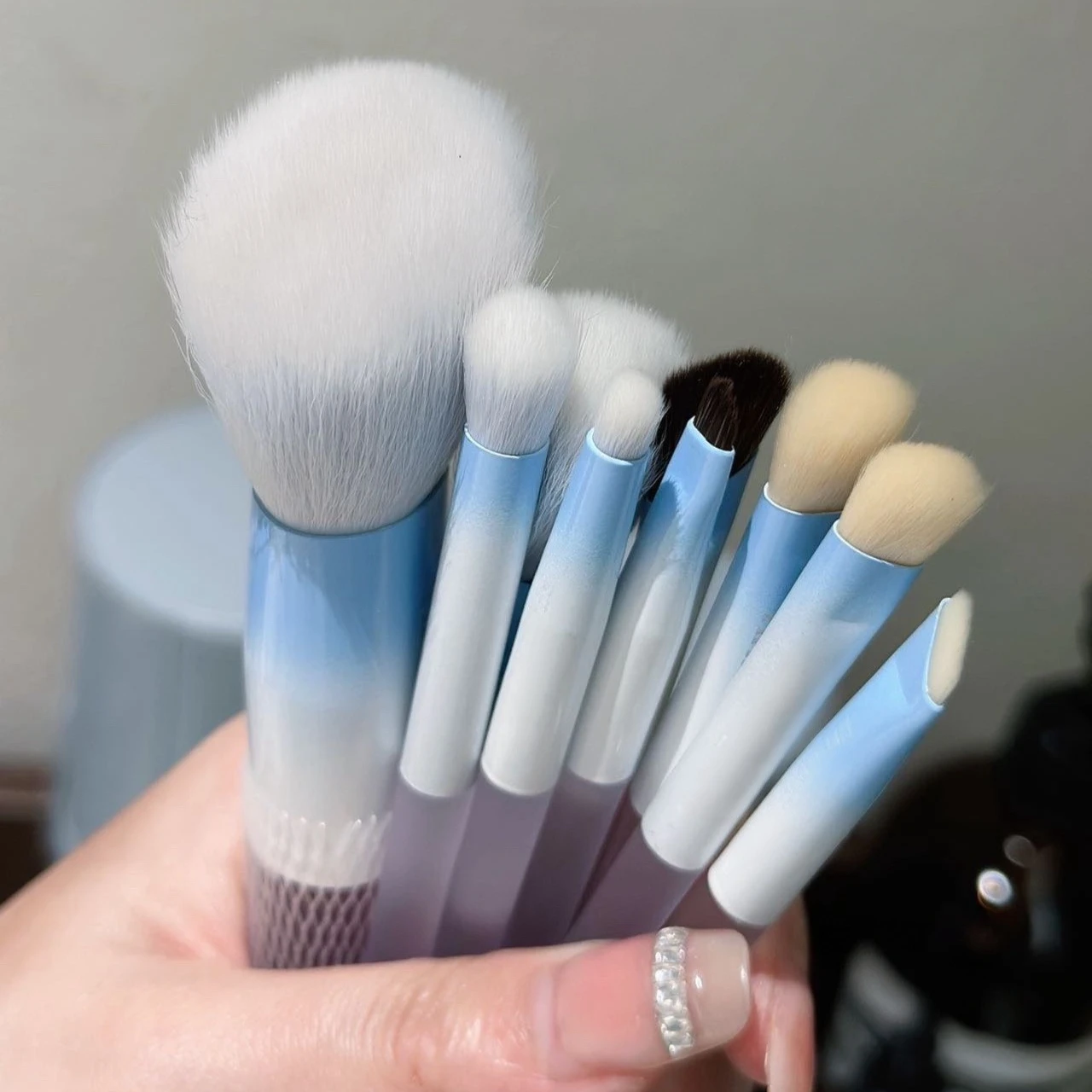 Brand on sale 10-Piece Gradient Makeup Brush Set Soft and Skin-Friendly Comes with Cylindrical Storage Bucket Makeup Tools