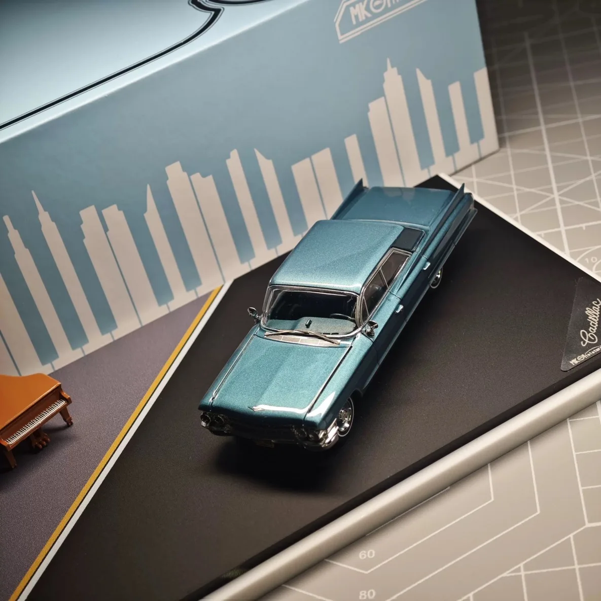 

MK Miniatures 1/64 Cadillac Tev Green Book HEC Exhibition Limited Edition Alloy Model
