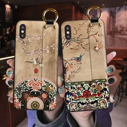 3D Relief Case For iPhone 16 15 14 13 12 11 Pro Max Mini XS XR 7 8 Plus Cover Hand Band Stand Holder Retro Embossed Shell Funda