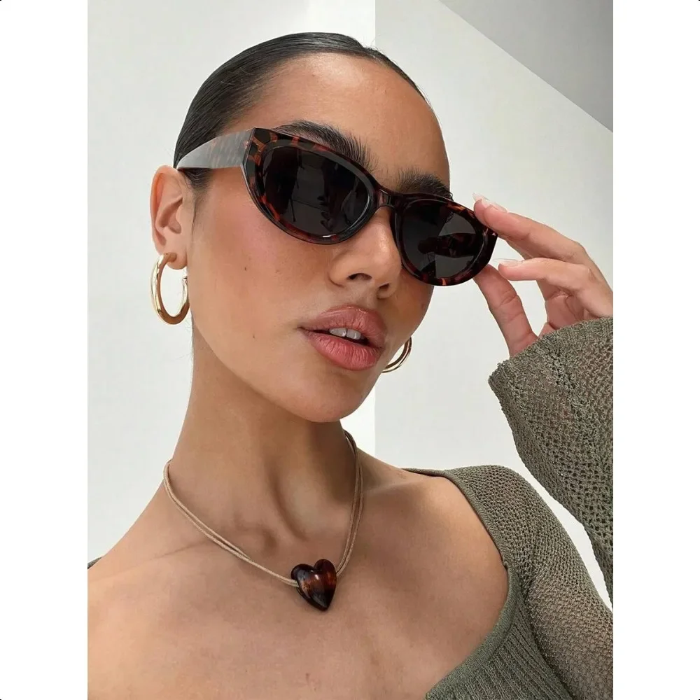 

European Style Oval Small Frame Glasses, elegant casual eyewear for women, ideal for travel, beach and daily wear.
