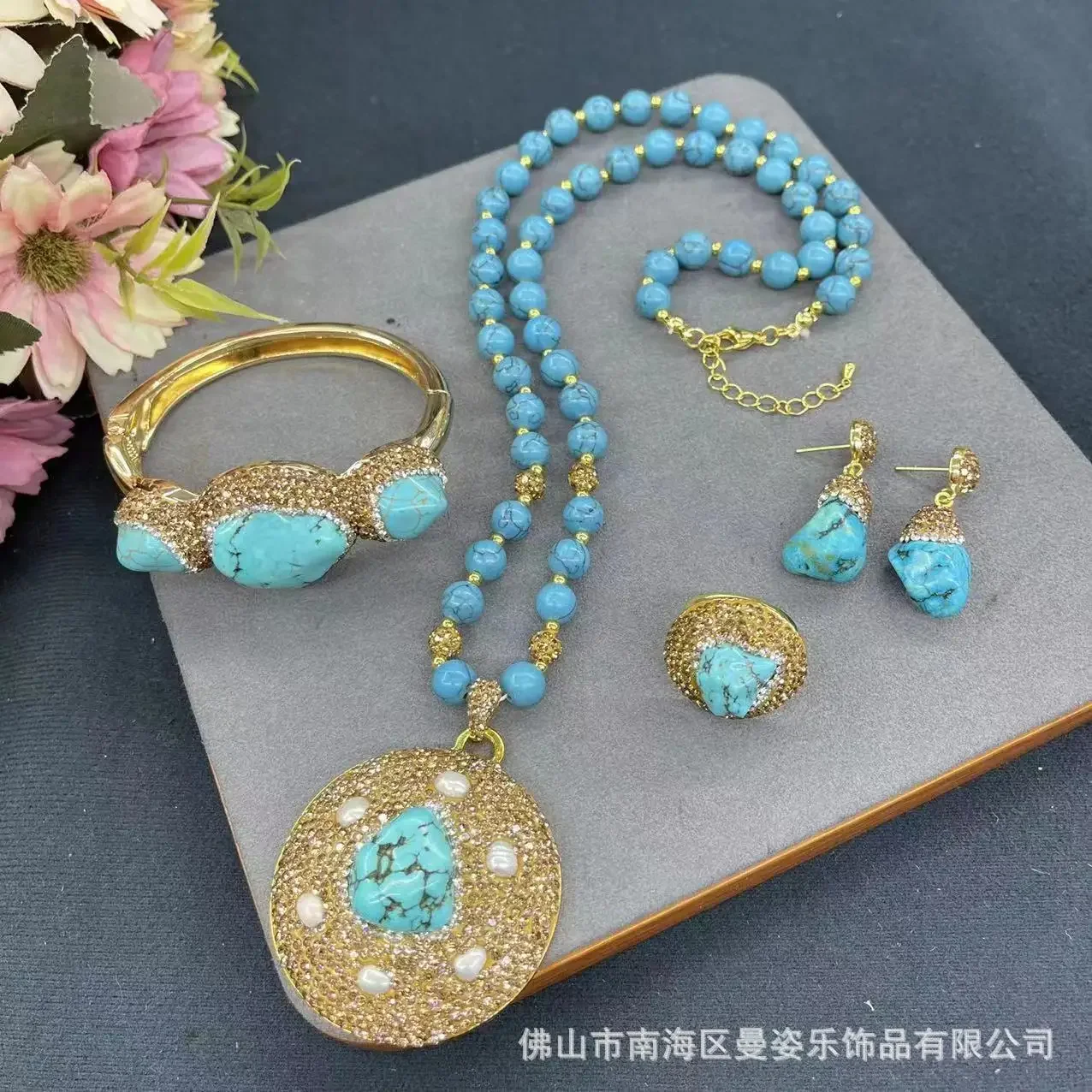 New turquoise rough stone inlaid pearl four-piece set versatile niche popular jewelry pottery clay inlaid jewelry wholesale