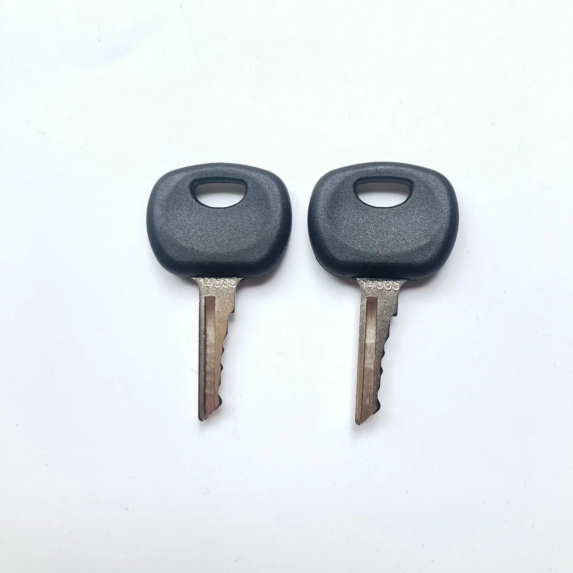 2PCS Ignition Keys 5755026 14685 Compatible with Multiquip Light Tower LT12D LT12P Compatible with Rammax Compactor Rollers