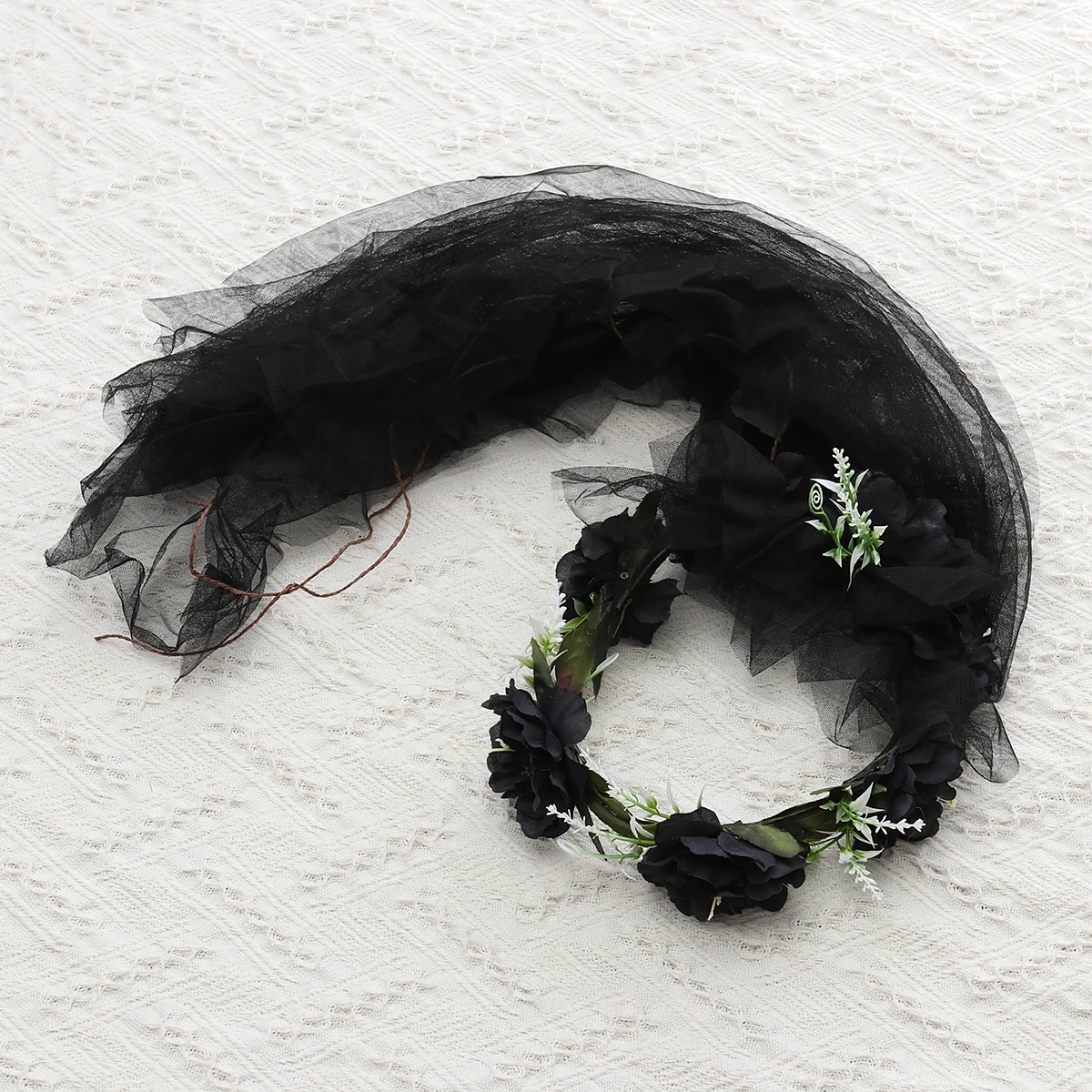 

Elegant Bridal Beautiful Flower Wreath for Wedding Party Photoshoot Fashion Show Holiday Bridal Veil Wear