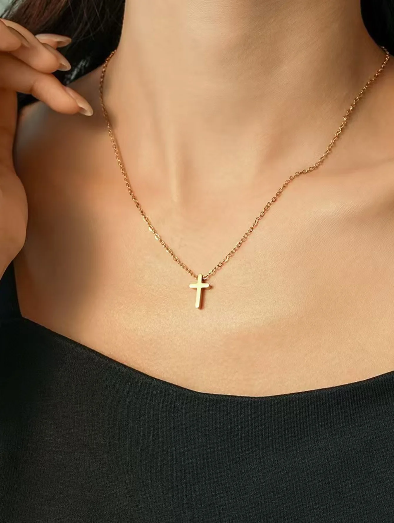 Minimalist Fashion Commuter Cross Shape Stainless Steel 18K Gold Plated Unisex Pendant Necklace Cross Border Jewelry