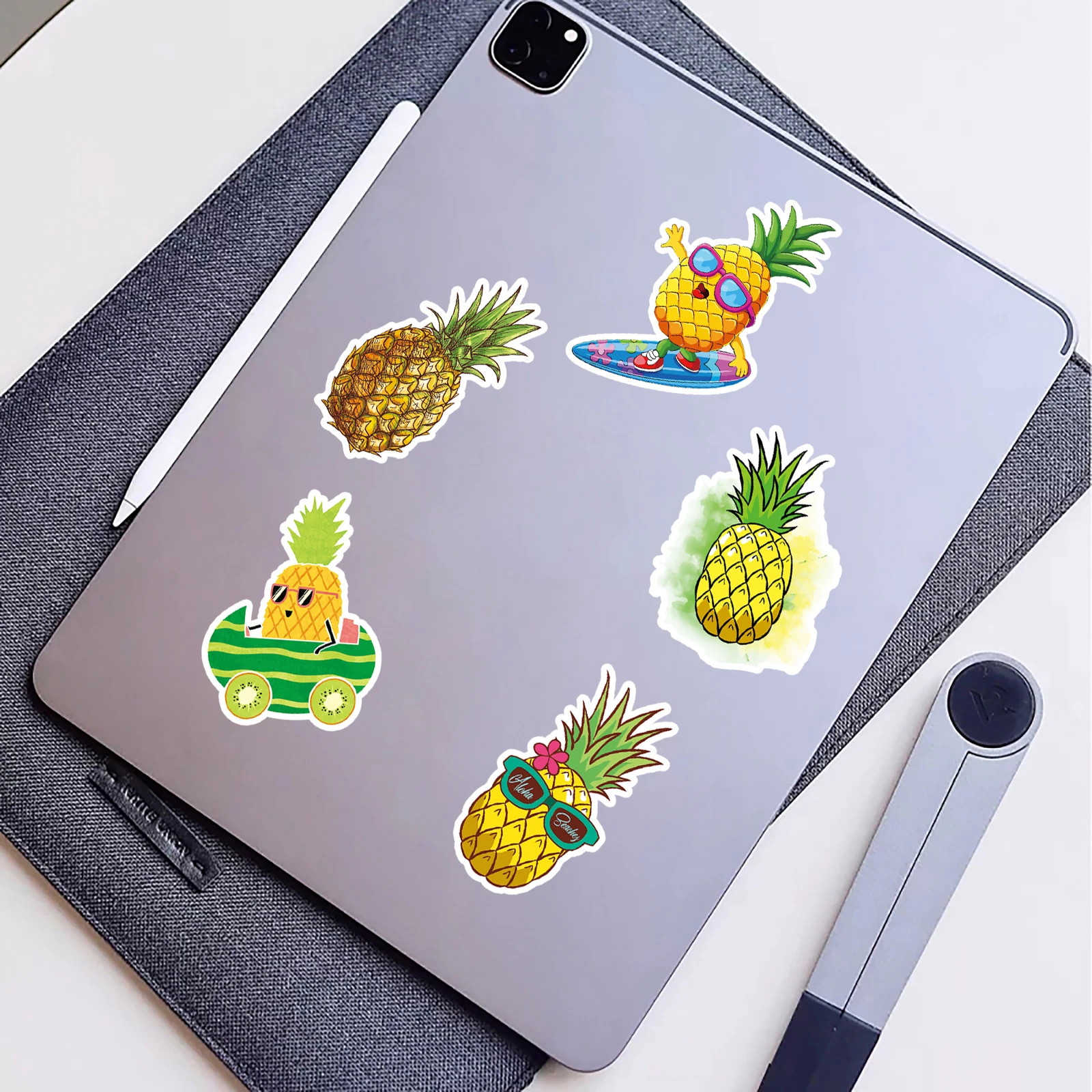 50 adet ananas serisi karikatür sevimli su geçirmez etiket kaykay Snowboard Retro vinil yapışkan