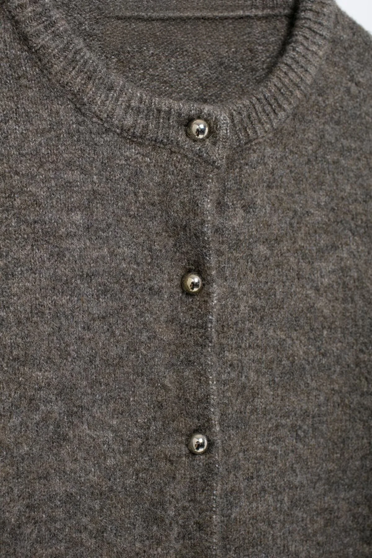 2025年冬新作 レディース カジュアルファッション 通勤 多用途 ラウンドネック ニットセーター メタルボタン装飾付き