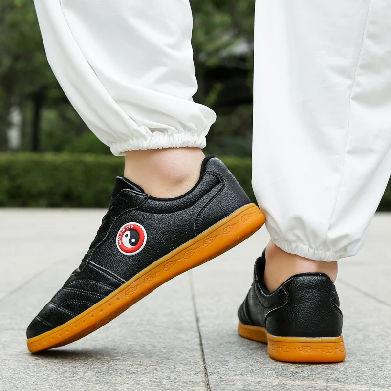 Unisex Soft Leather Kung Fu Shoes Breathable Comfortable Tai Chi Shoes Wear-Resisting Martial Arts Sneakers Non Slip Wushu Shoes