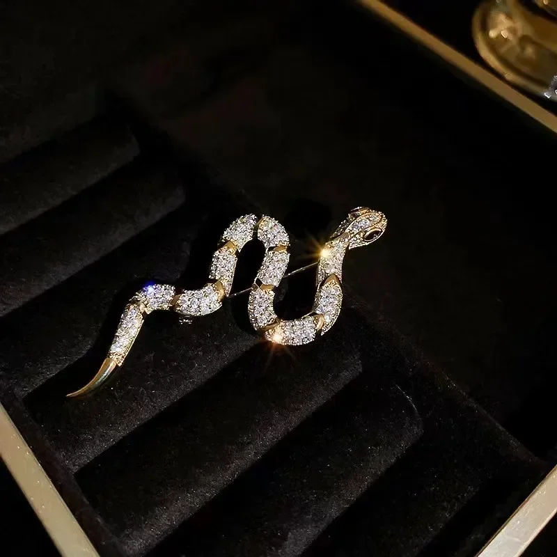 LATS Unique Design Silver Color Snake Brooches for Women Men Unisex Full of Rhinestone Snake Animal Luxury Pins Badge Jewelry