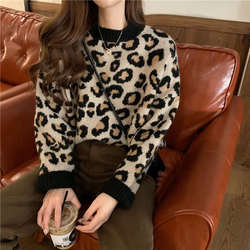 2024 Winter New Retro Leopard Print Sweater for Women Autumn/Winter New Fashion Casual Loose Versatile Trendy Knitted Hoodie Top