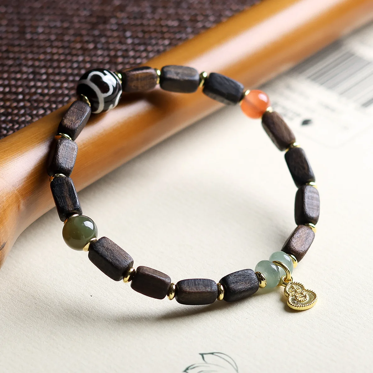 New Chinese Style Vietnamese Dalakan Agarwood Bracelet with Vase Dzi Bead Gourd Pendant for Women Gifts