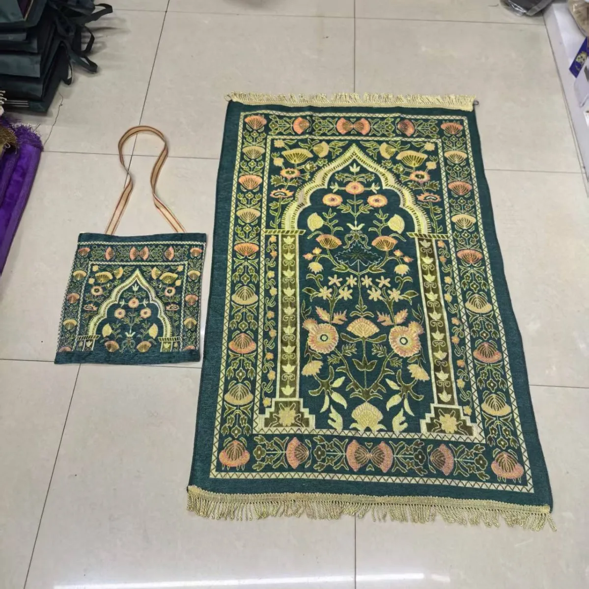 Muslim Prayer Rug Foldable Prayer Mat 110x70cm Vintage Persian Style Gold Thread Kneeling Carpet for Men Women Gifts