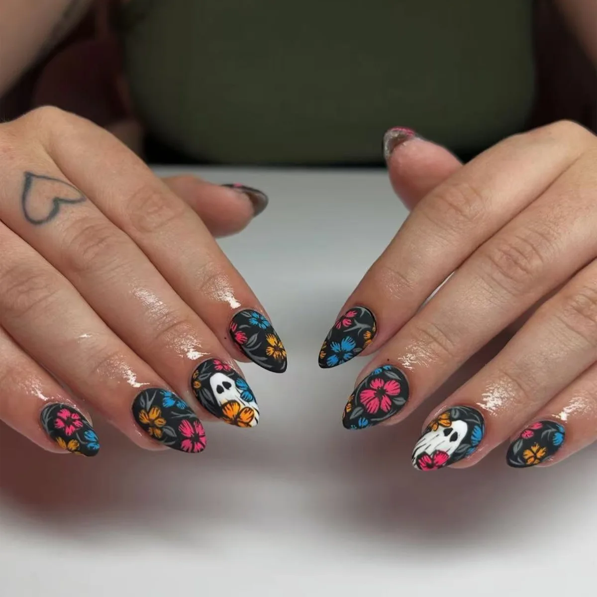 

24pcs Halloween Black Matte Almond Fake Nails Colorful Flower & Cute Ghost Pattern Press-On Wearable False Nails