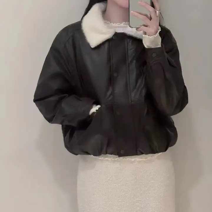 

Женская шикарная куртка из искусственной кожи, осенне-зимняя новинка, корейская версия, свободный крой, длинный модный топ с меховым воротником