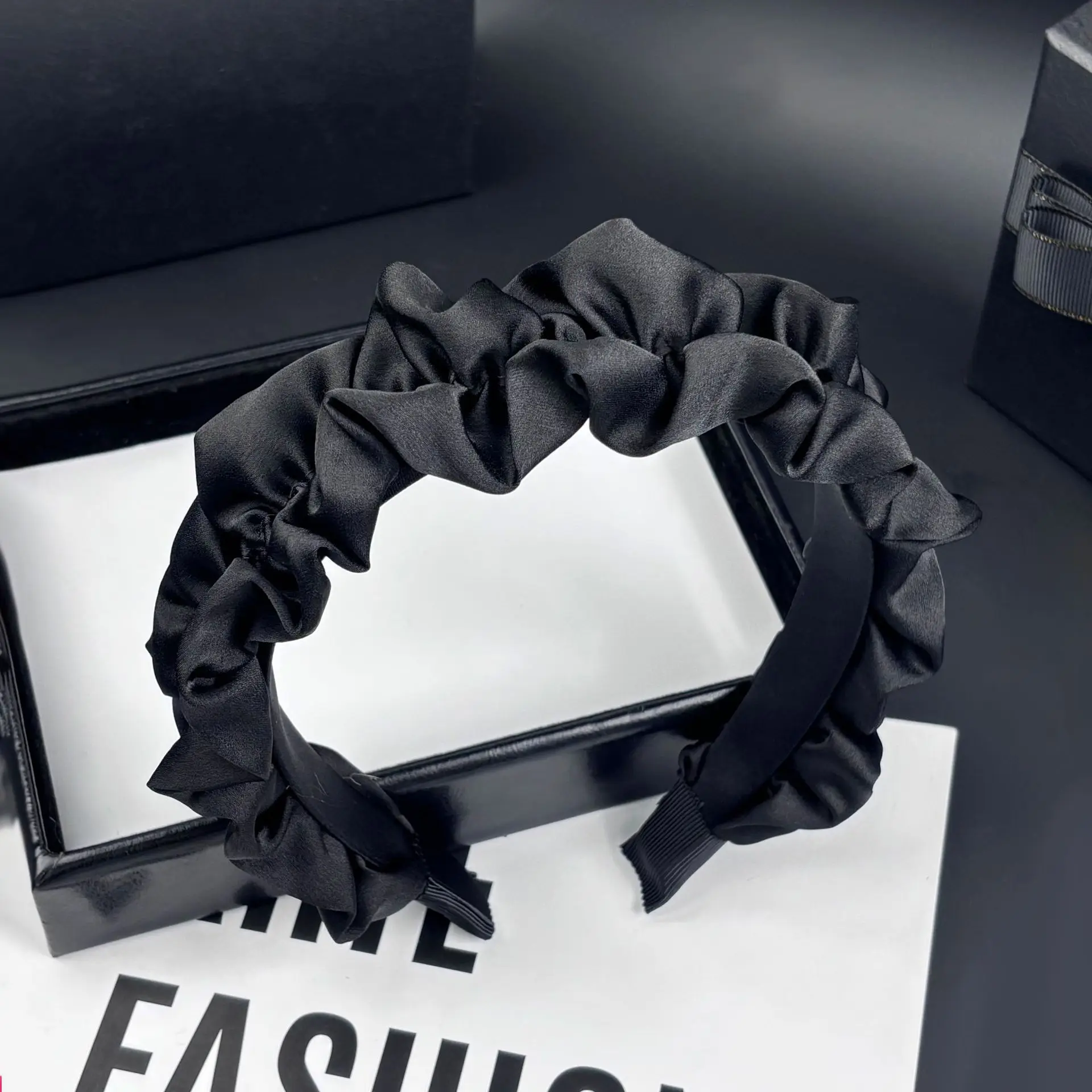 High skull top headband Femininity hairpin headgear does not restrain the head to show the face Small headband Broken hair clip