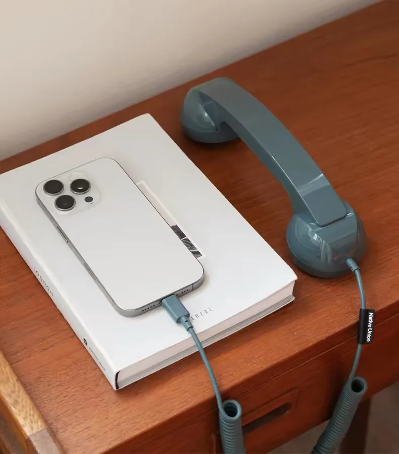 Fashionable retro phone earpiece, suitable for iPhone, with adjustable volume