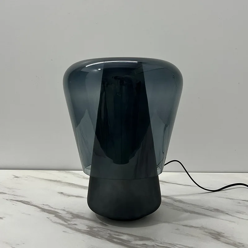 Modern simple bedroom bedside table lamp creative personality fashion high-end living room model club decorative table lamp