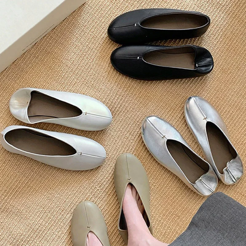 Aneikeh Damen-Ballerinas mit runder Zehenpartie, V-Ausschnitt, Slip-On, weicher Sohle, bequem, aus silberfarbenem Metallic-Leder, für den täglichen Arbeitsweg.