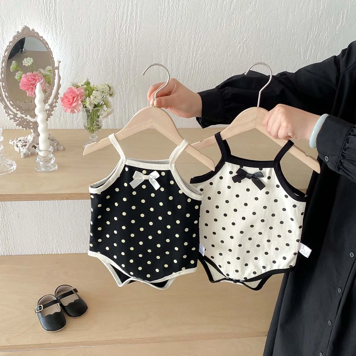 Korean-style summer baby girl polka dot bow jumpsuit, baby girl comfortable and cute sling jumpsuit, very suitable for home and