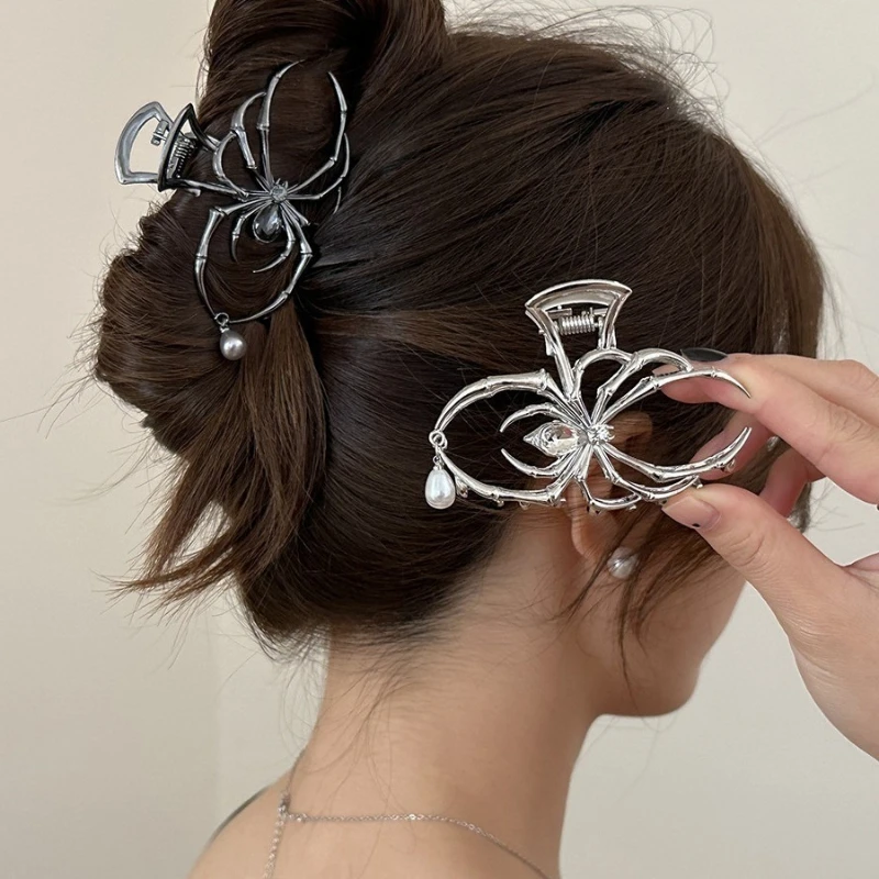 Spider Shaped Hair Claw Clip for Women Gothic Hollowing Out Metal Imitation Pearl Shark Clips Charms Cool Girls Hair Accessories