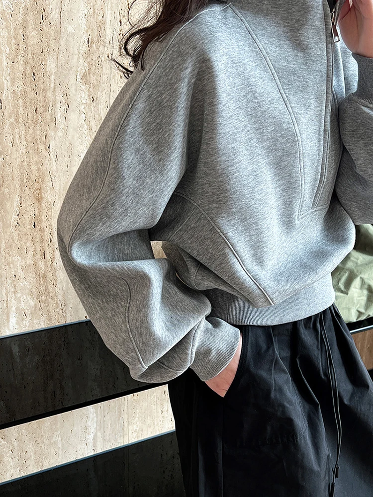 [EAM] Gray Green Shaped Elegant Sweatshirt New Stand Collar Long Sleeve Women Big Size Fashion Tide Spring Autumn 2023 1DH6660