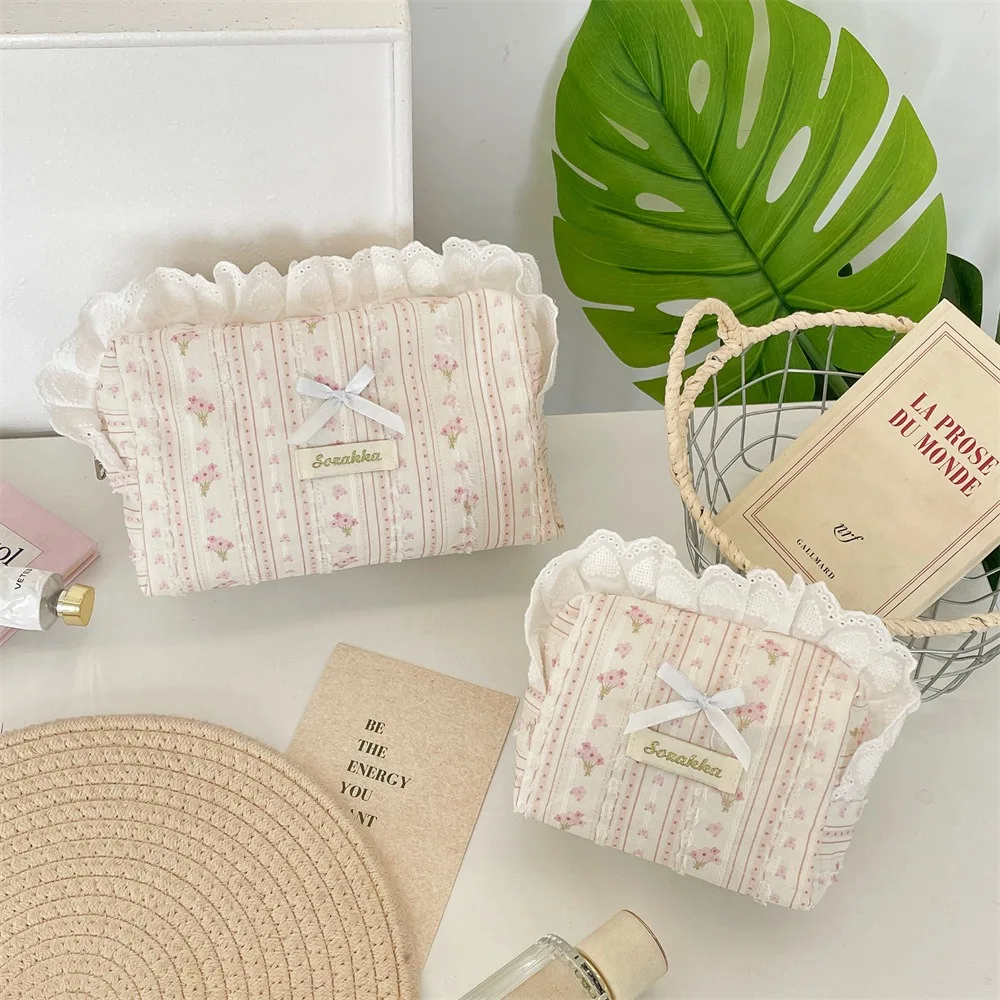 Kawaii Fresh Small Flower Striped Makeup Bag with Lace Edge and Bow, Portable Zipper Storage Pouch for Travel Skincare Sundries