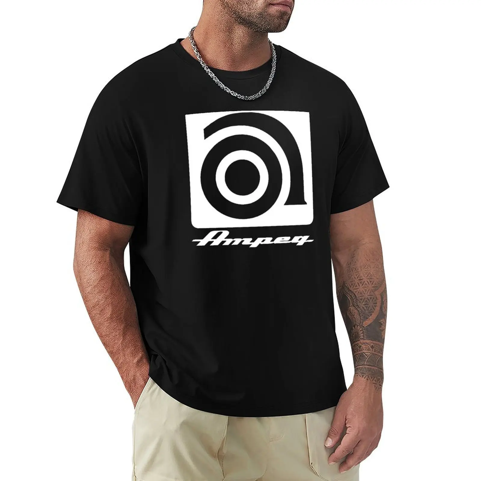 Camiseta Ampeg com estampa gráfica inovadora